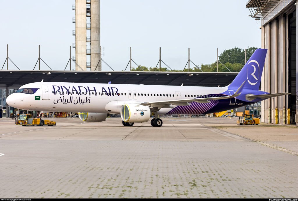 طائرة A321 بصبغة طيران الرياض