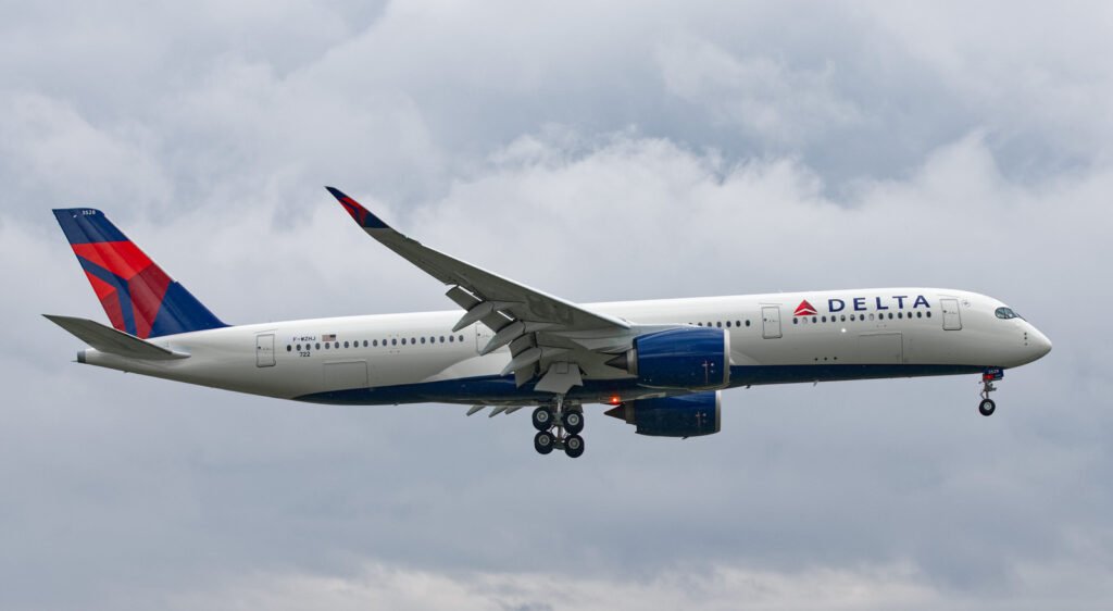 طيران دلتا يخطط رحلات الى الرياض
