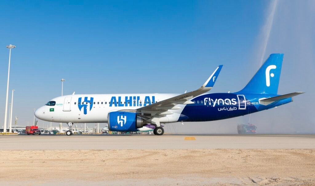 طائرة طيران ناس بصبغة نادي الهلال