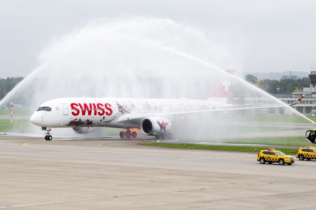 أول طائرة ايرباص A350 توصل سويسرا